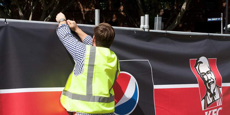 5 Tips to Ensure a Perfect Banner Installation on Temporary Fencing